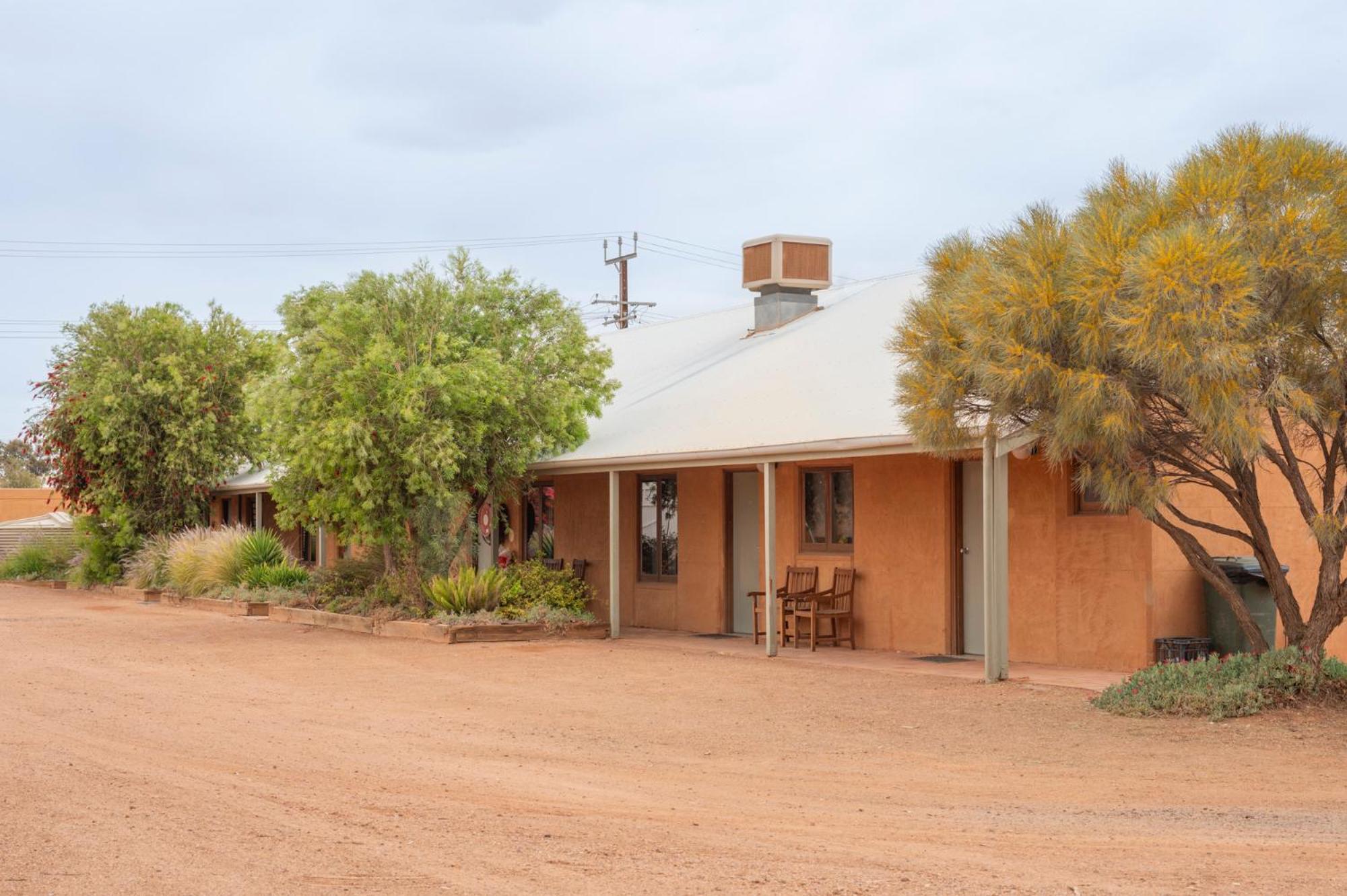 Mud Hut Motel Coober Pedy Exterior foto