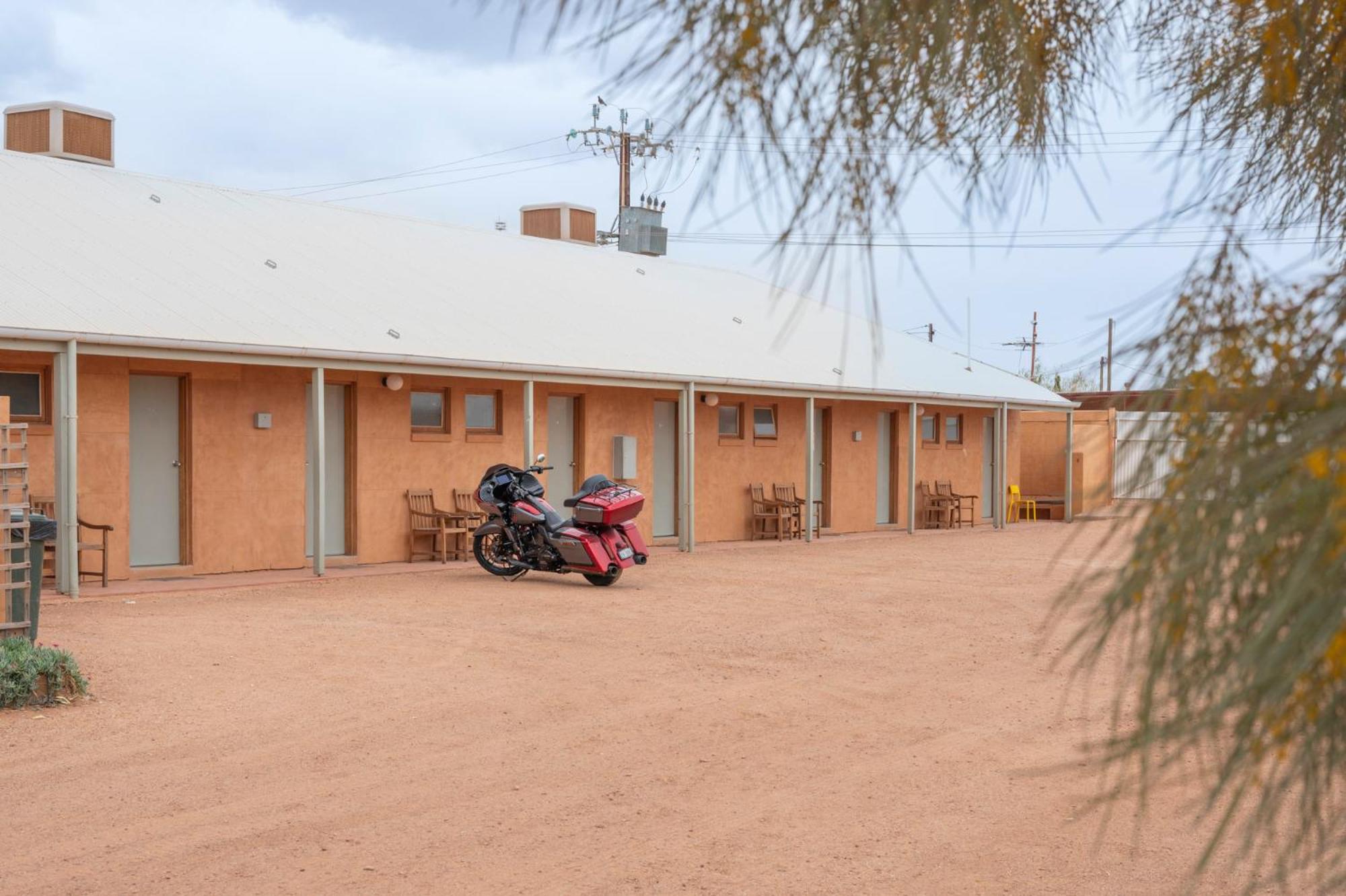 Mud Hut Motel Coober Pedy Exterior foto