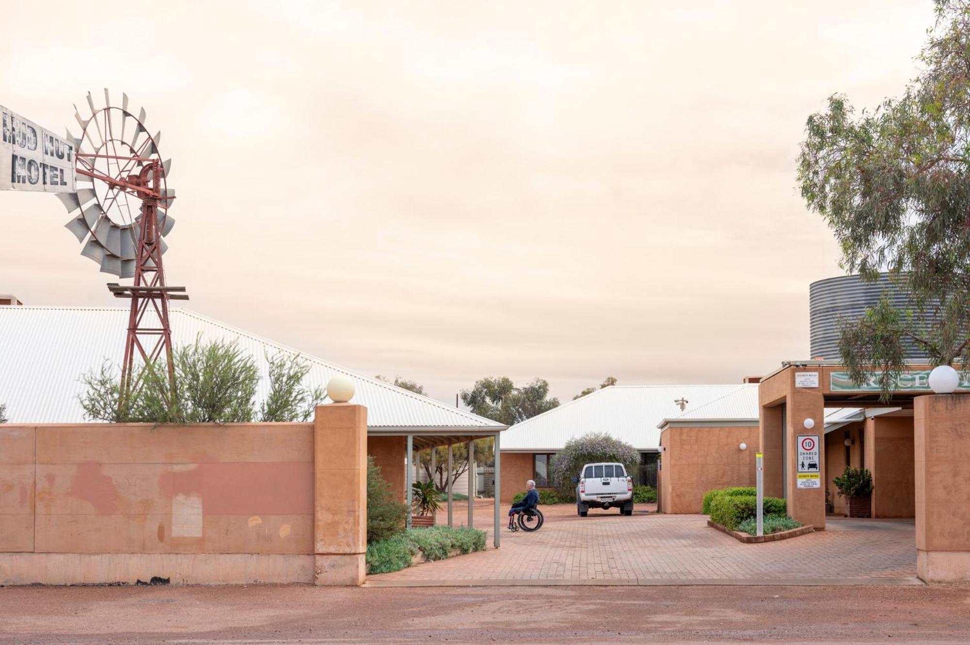 Mud Hut Motel Coober Pedy Exterior foto