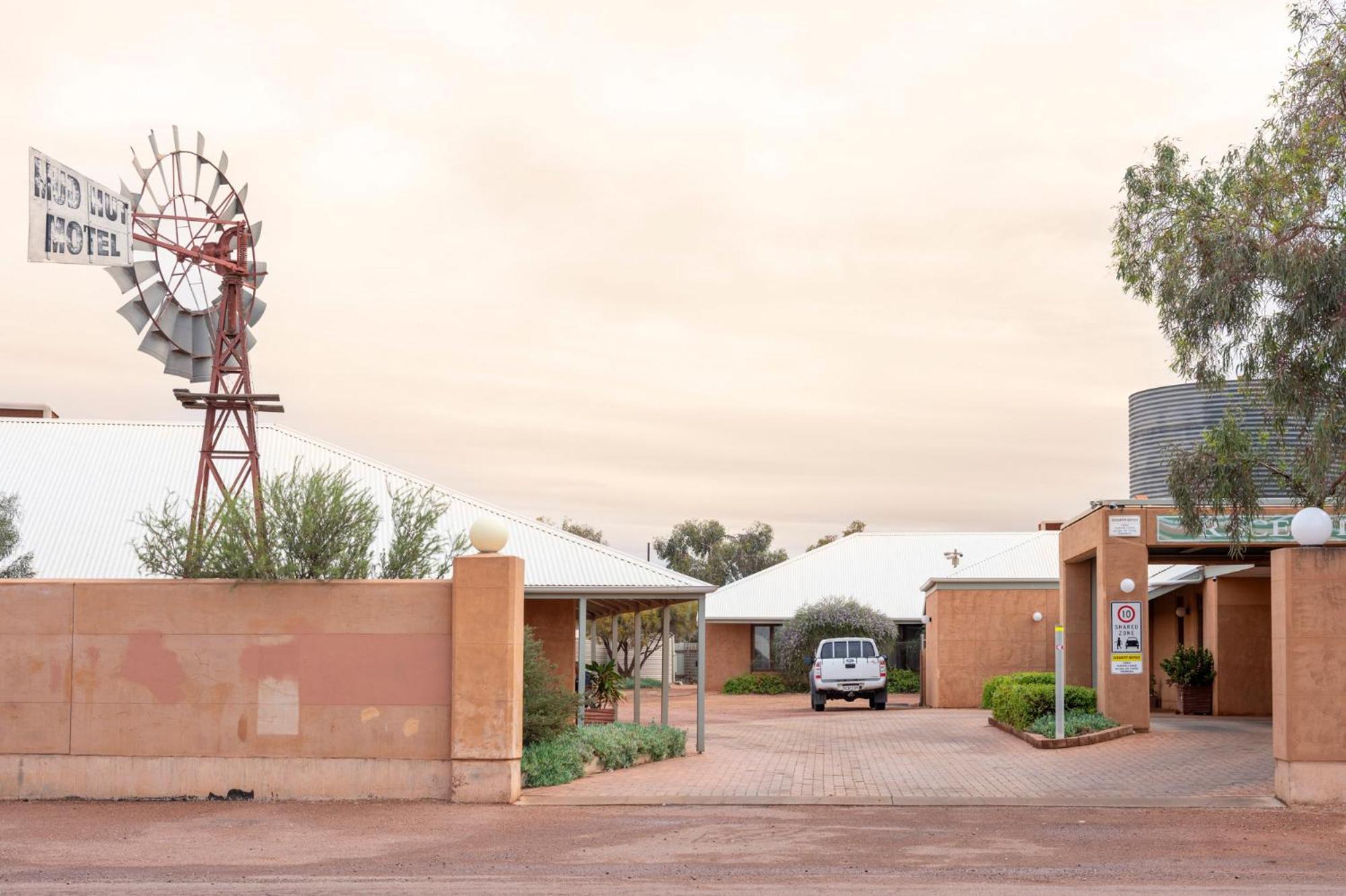 Mud Hut Motel Coober Pedy Exterior foto