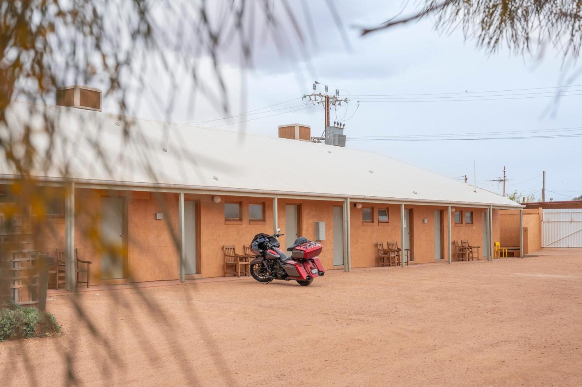 Mud Hut Motel Coober Pedy Exterior foto