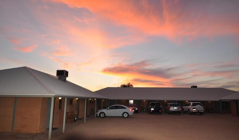 Mud Hut Motel Coober Pedy Exterior foto