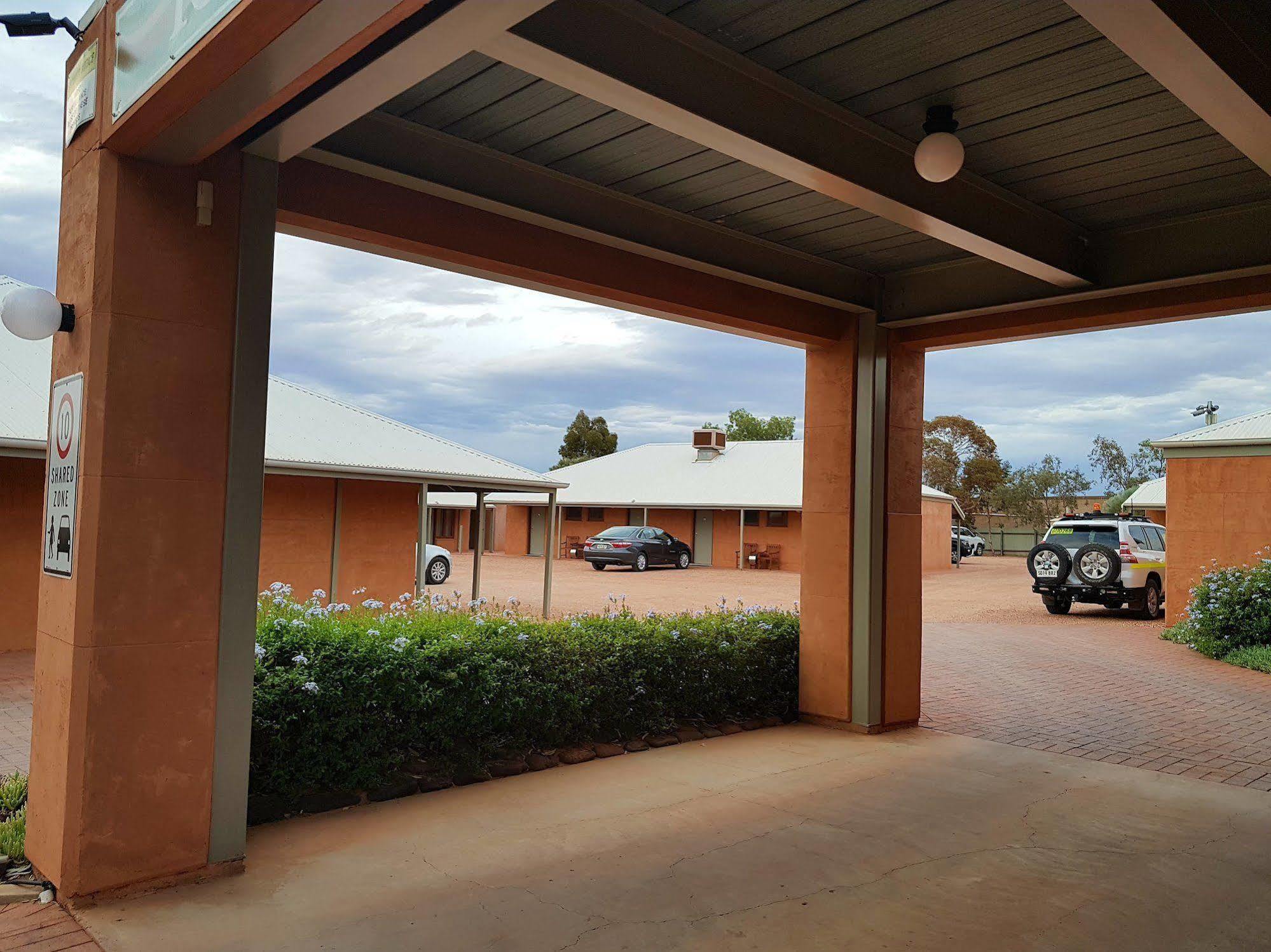 Mud Hut Motel Coober Pedy Exterior foto