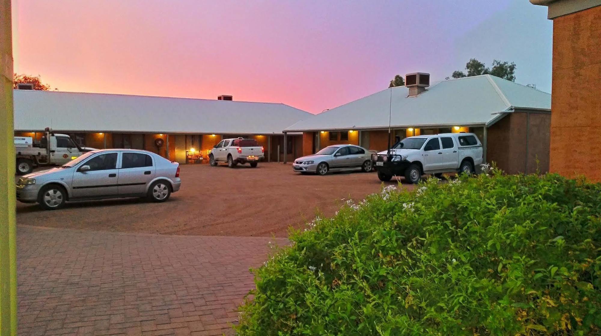 Mud Hut Motel Coober Pedy Exterior foto